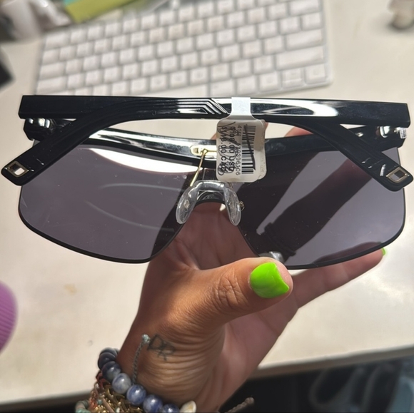 Anthropologie Renew Indescratchables Shield Sunglasses In Black | NWT - Picture 4 of 9